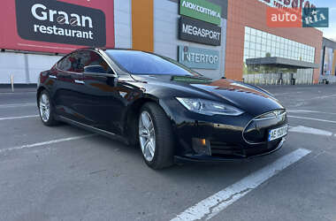Лифтбек Tesla Model S 2015 в 