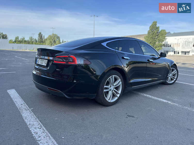 Лифтбек Tesla Model S 2015 в Полтаве