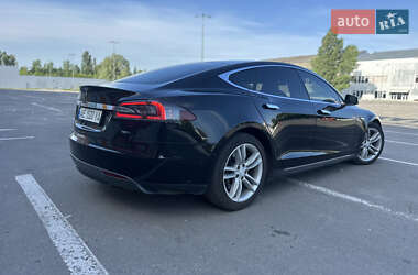 Лифтбек Tesla Model S 2015 в 