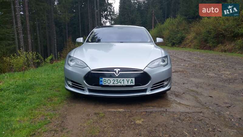 Tesla Model S 2014