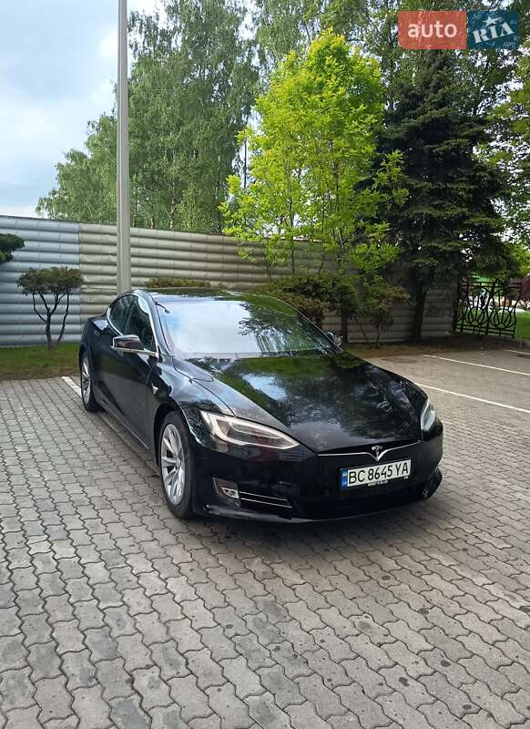Лифтбек Tesla Model S 2018 в Львове