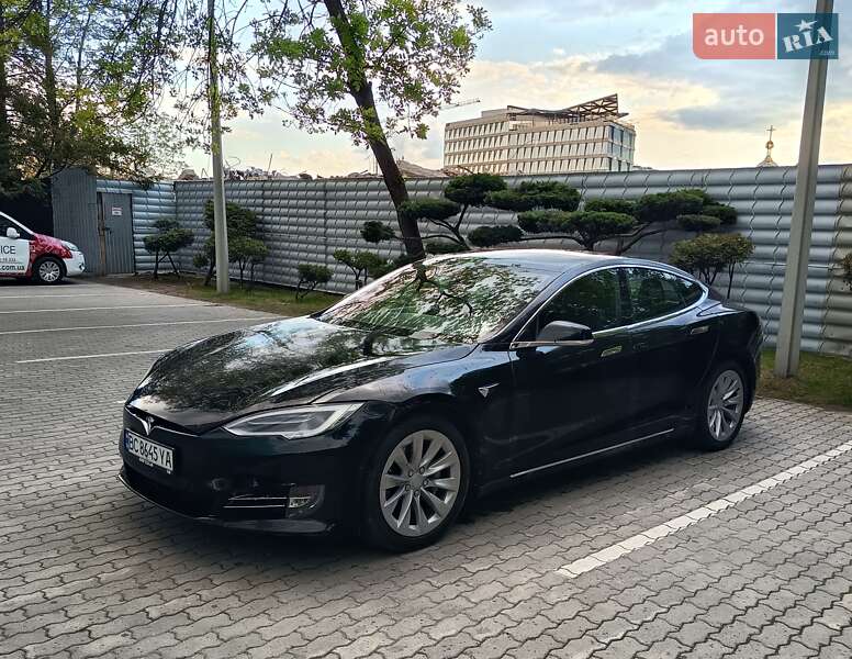 Лифтбек Tesla Model S 2018 в 