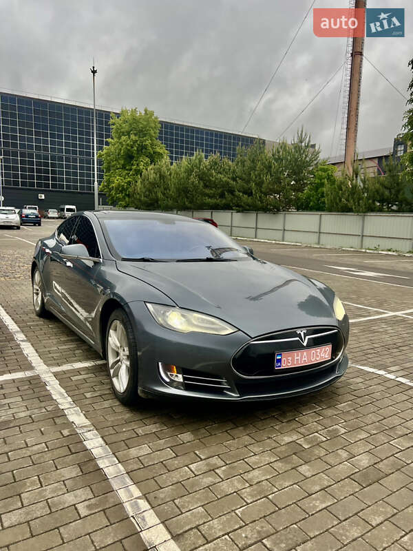 Лифтбек Tesla Model S 2013 в 
