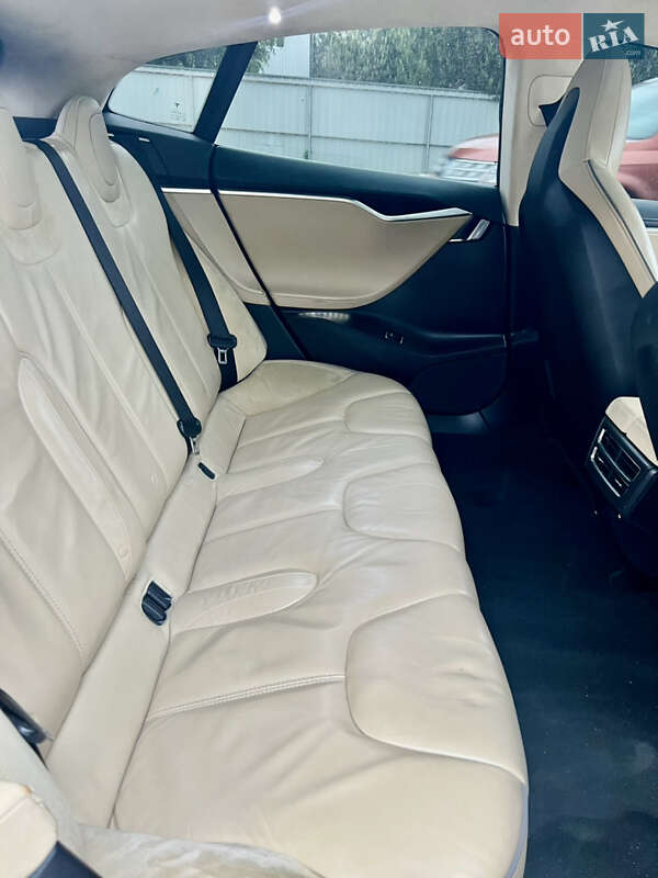 Лифтбек Tesla Model S 2013 в Луцке