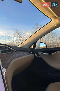 Лифтбек Tesla Model S 2016 в 