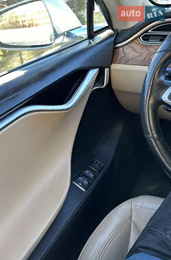 Лифтбек Tesla Model S 2016 в 