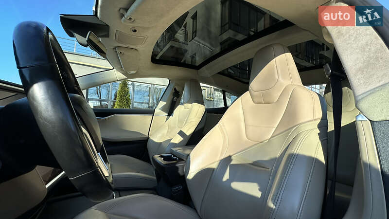 Ліфтбек Tesla Model S 2016 в Івано-Франківську