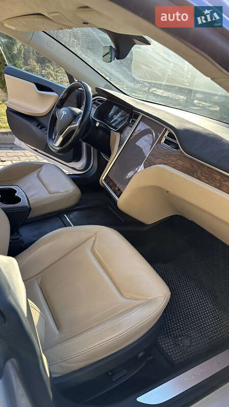 Ліфтбек Tesla Model S 2016 в Івано-Франківську