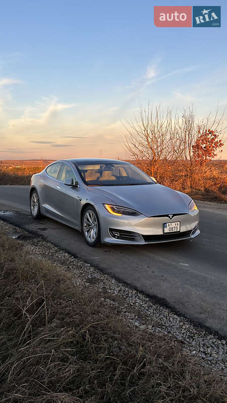 Ліфтбек Tesla Model S 2016 в Івано-Франківську