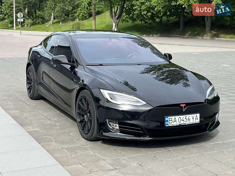 Ліфтбек Tesla Model S 2017 в 