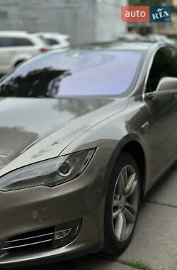 Ліфтбек Tesla Model S 2015 в 