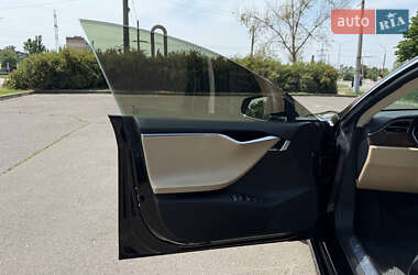 Лифтбек Tesla Model S 2017 в 