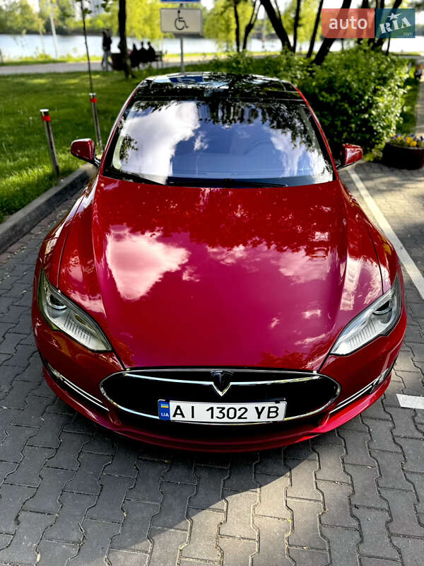 Лифтбек Tesla Model S 2014 в 