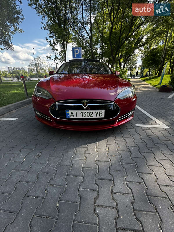 Лифтбек Tesla Model S 2014 в Киеве