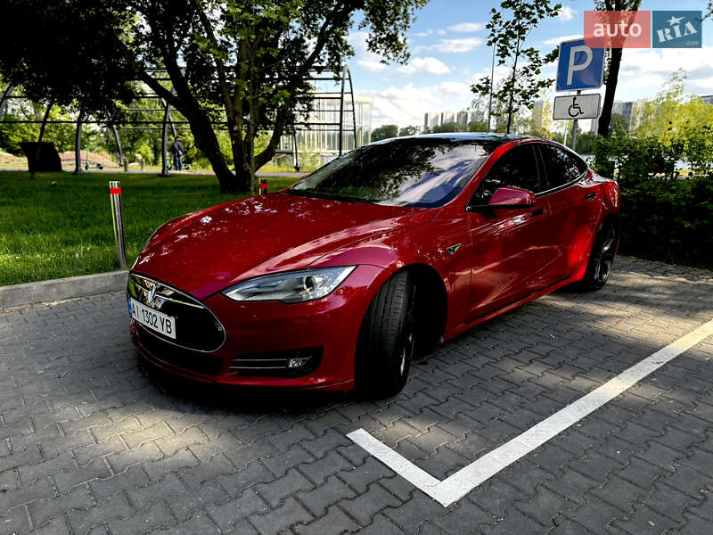 Лифтбек Tesla Model S 2014 в Киеве
