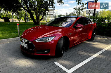 Лифтбек Tesla Model S 2014 в 