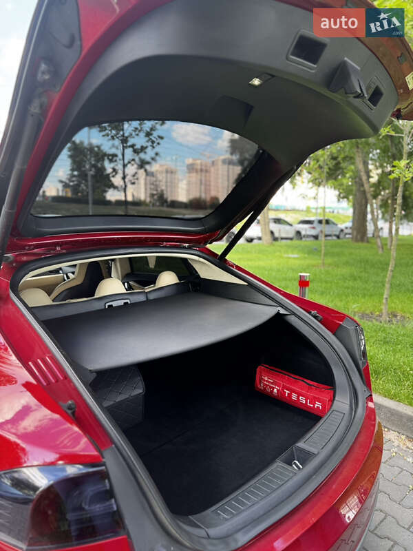 Лифтбек Tesla Model S 2014 в Киеве