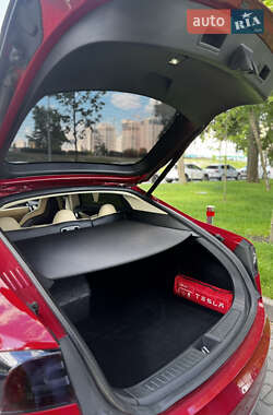 Лифтбек Tesla Model S 2014 в 