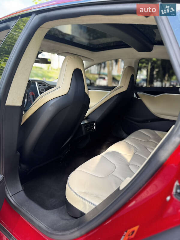 Лифтбек Tesla Model S 2014 в Киеве