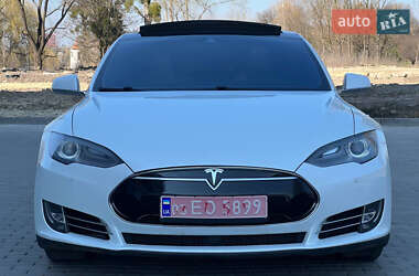 Лифтбек Tesla Model S 2015 в Ровно