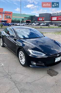 Лифтбек Tesla Model S 2016 в 