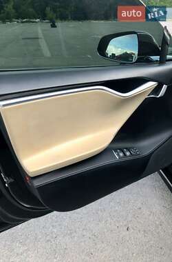 Лифтбек Tesla Model S 2016 в 