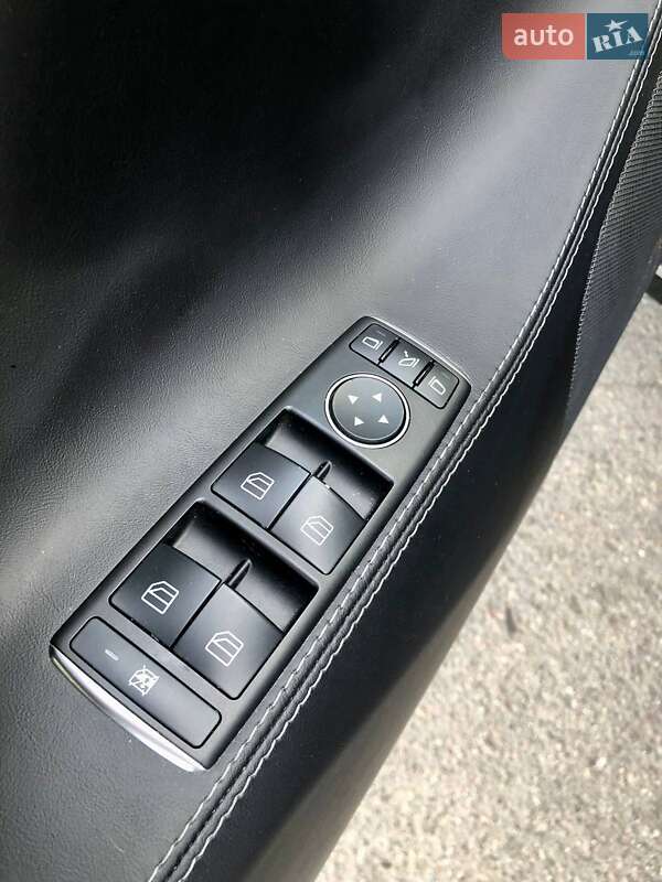 Лифтбек Tesla Model S 2016 в Киеве фото 24 Лифтбек Tesla Model S 2016 в Киеве