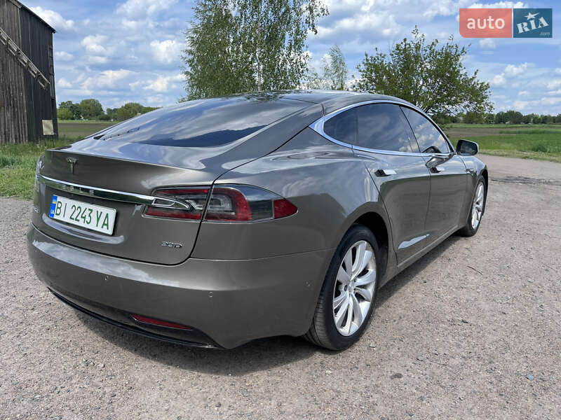 Лифтбек Tesla Model S 2016 в Киеве