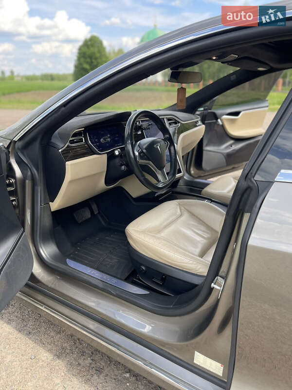 Лифтбек Tesla Model S 2016 в Киеве