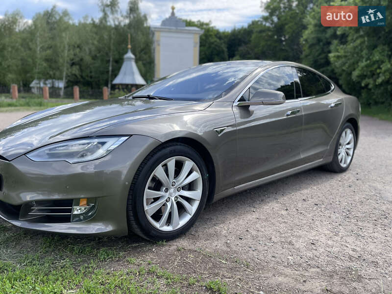 Лифтбек Tesla Model S 2016 в Киеве