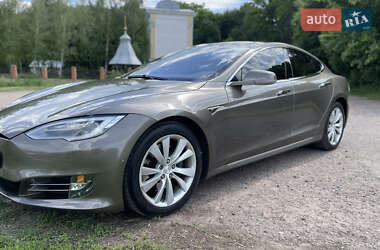 Лифтбек Tesla Model S 2016 в 