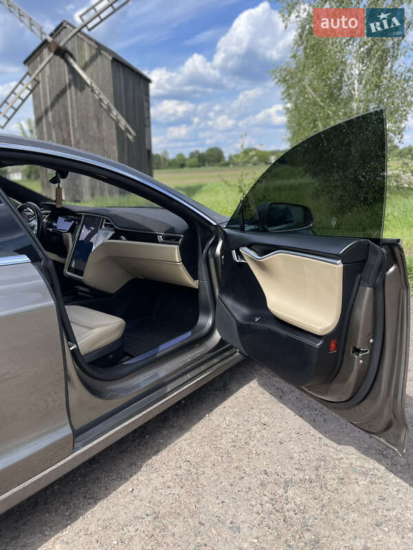 Лифтбек Tesla Model S 2016 в Киеве