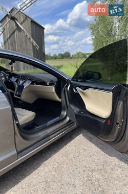 Лифтбек Tesla Model S 2016 в 