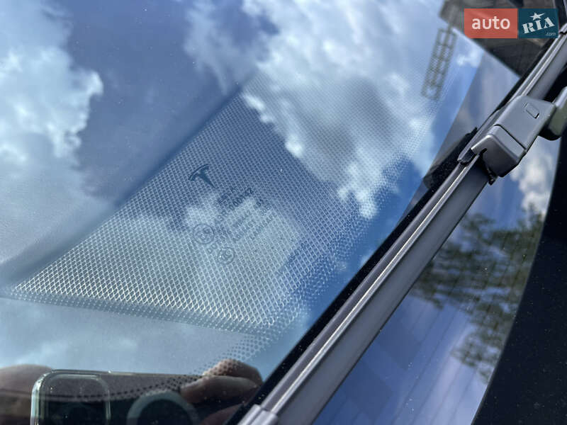 Лифтбек Tesla Model S 2016 в Киеве