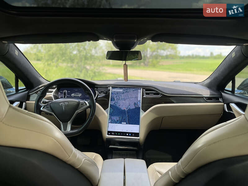 Лифтбек Tesla Model S 2016 в Киеве