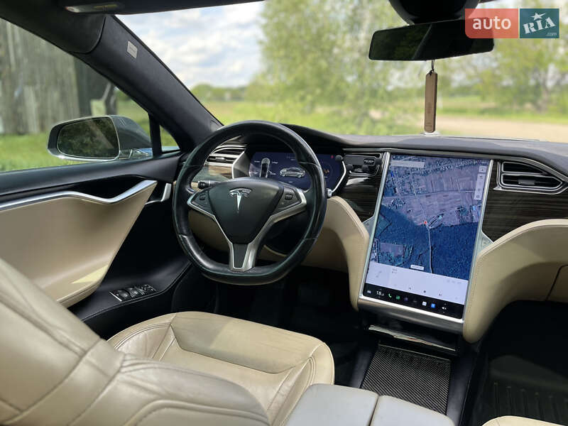 Лифтбек Tesla Model S 2016 в Киеве