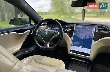 Лифтбек Tesla Model S 2016 в 