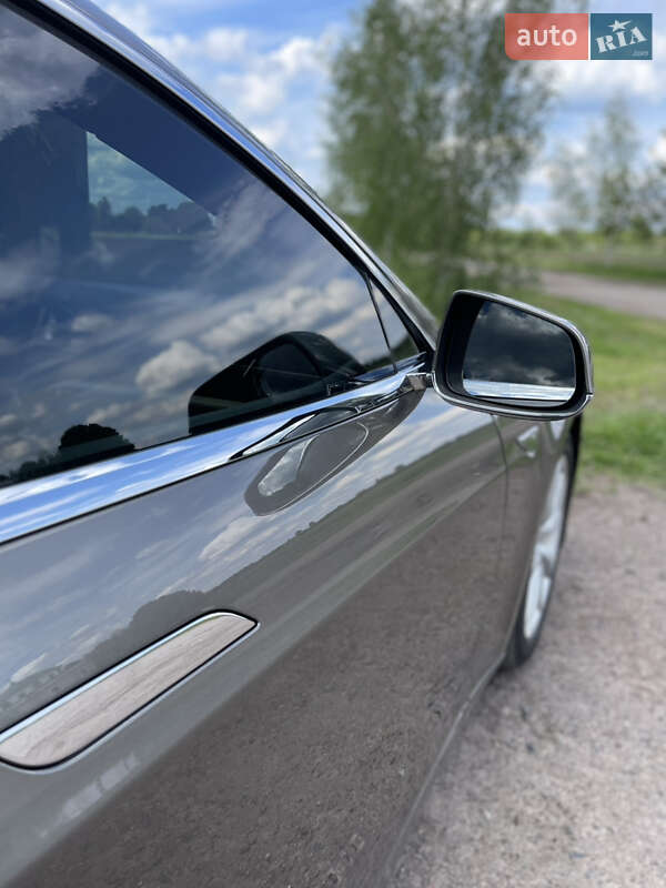 Лифтбек Tesla Model S 2016 в Киеве
