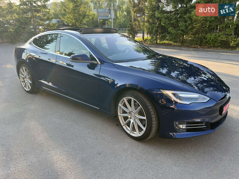 Лифтбек Tesla Model S 2017 в Тернополе