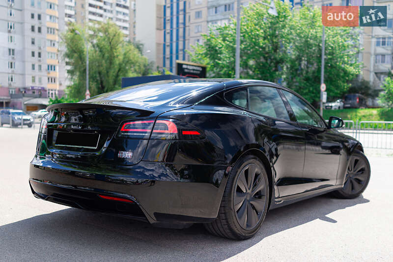 Лифтбек Tesla Model S 2023 в Киеве