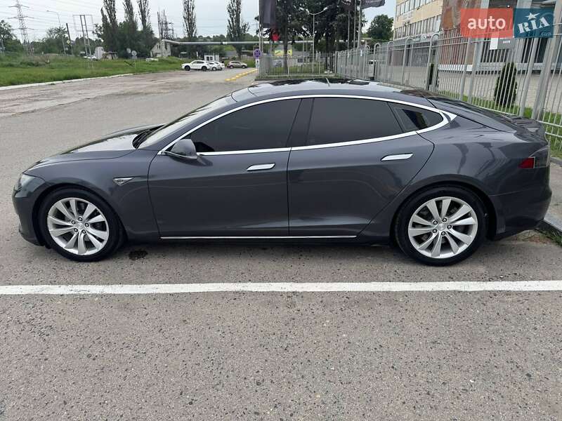 Ліфтбек Tesla Model S 2015 в Харкові