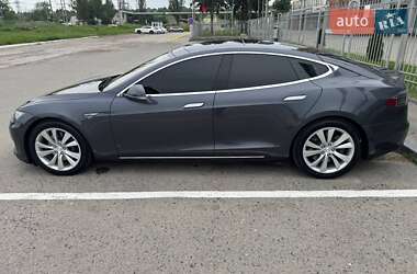 Лифтбек Tesla Model S 2015 в 