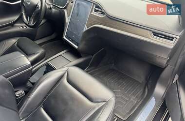 Лифтбек Tesla Model S 2015 в 