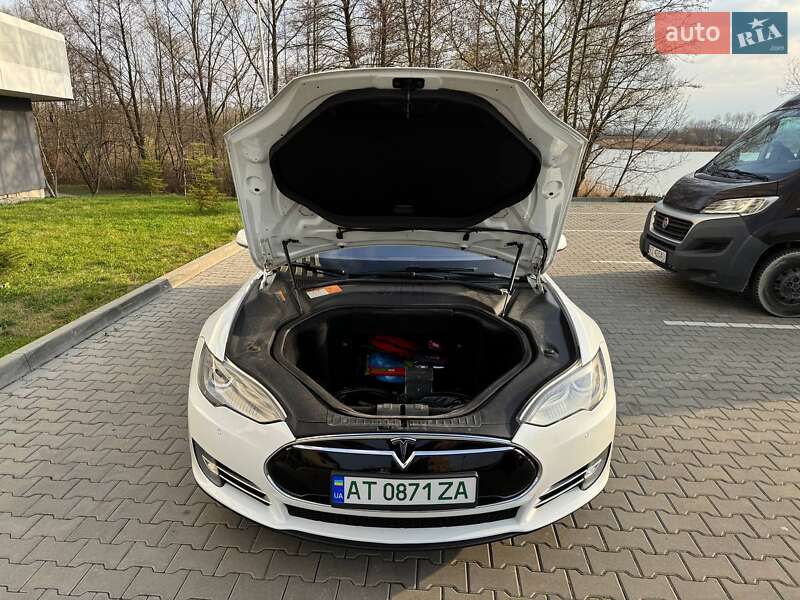 Лифтбек Tesla Model S 2013 в Ивано-Франковске