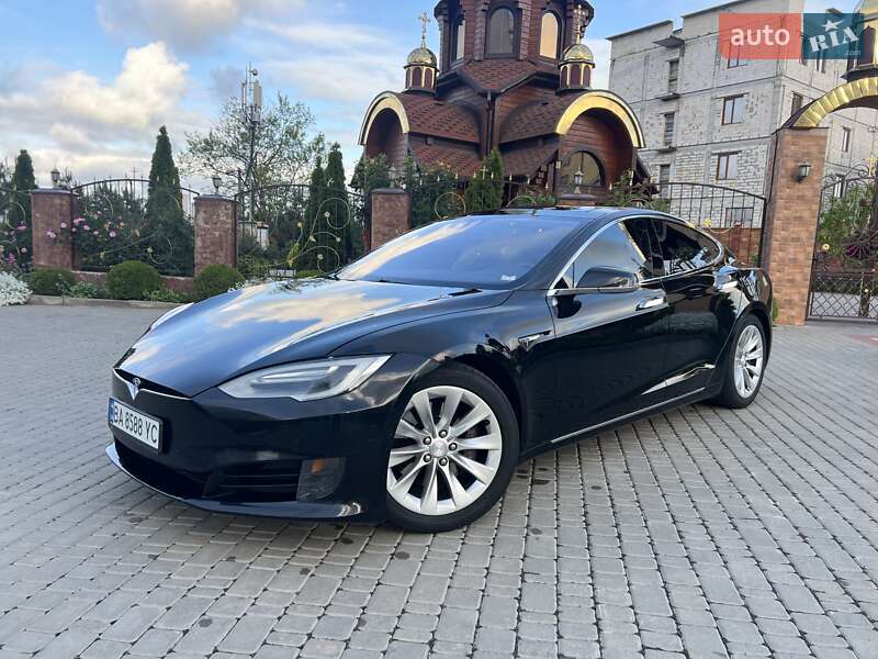 Лифтбек Tesla Model S 2016 в Черноморске