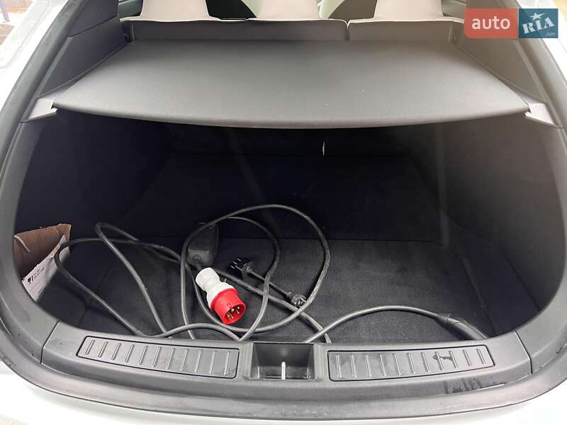 Ліфтбек Tesla Model S 2020 в Львові
