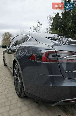 Лифтбек Tesla Model S 2015 в 