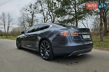 Лифтбек Tesla Model S 2015 в 