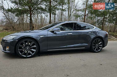 Лифтбек Tesla Model S 2015 в 