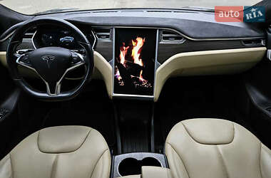 Лифтбек Tesla Model S 2015 в 